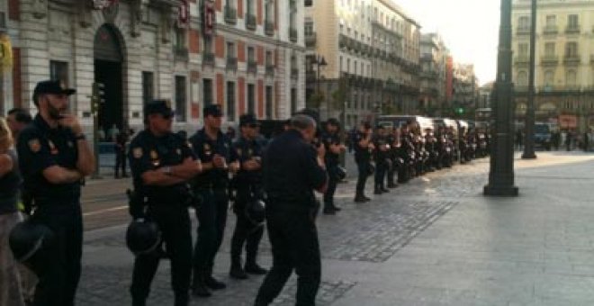 La policía vuelve a cargar en Sol contra los laicos