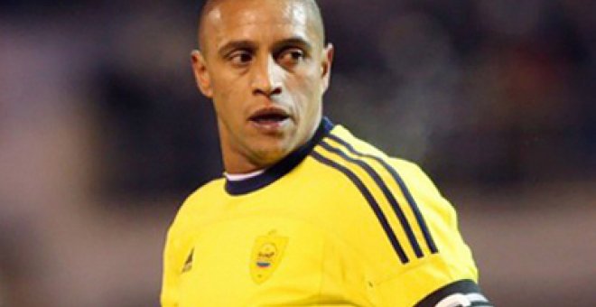 Roberto Carlos se convierte en entrenador-jugador