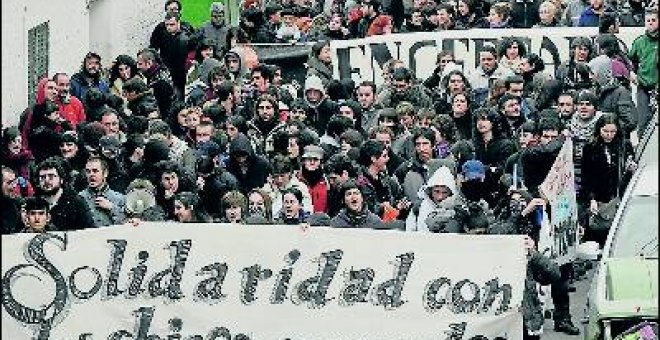 La muerte de una niña llega al Defensor del Pueblo