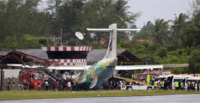 Al menos un muerto en Tailandia al chocar un avión contra una torre de control