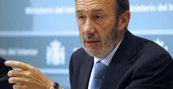 Rubalcaba pide al PP que se deje de conspiraciones y se plantee que tiene problemas de corrupción