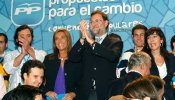 Rajoy promete una ley para "proteger la maternidad" a las juventudes del PP