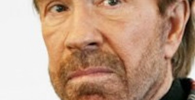 Chuck Norris: "Obama salva vidas en Haití y las termina en EEUU"