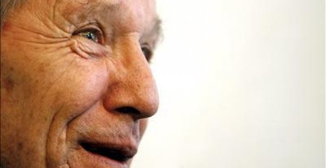 Amos Oz se siente "honrado" por el premio de "un país que admiro"