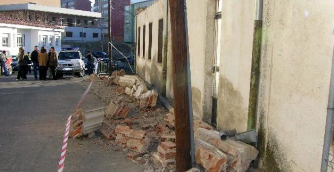 Una niña de 5 años que iba al colegio muere al caerle los cascotes de una obra