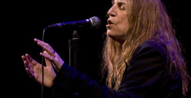 Patti Smith cree que un artista puede inspirar cambios, pero quien debe hacerlos es la gente