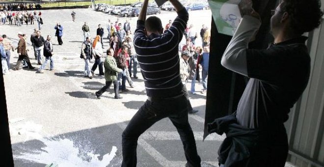 Ganaderos gallegos asaltan una factoría de leche Celta en protesta por la rebaja de precios