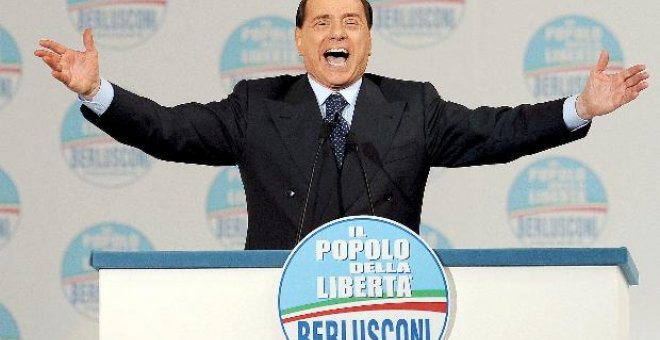 Berlusconi aconseja a una joven sin recursos casarse con su hijo