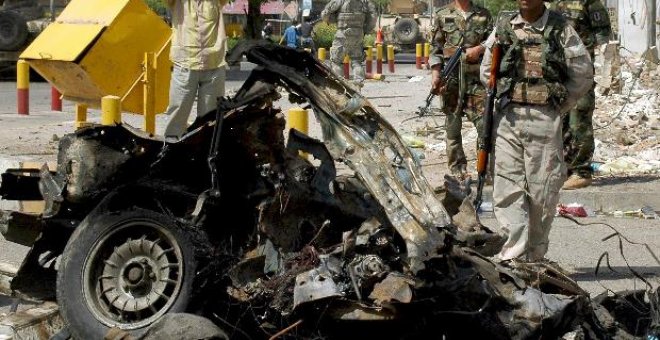 Mueren cuatro policías iraquíes y un soldado de EEUU en dos atentados