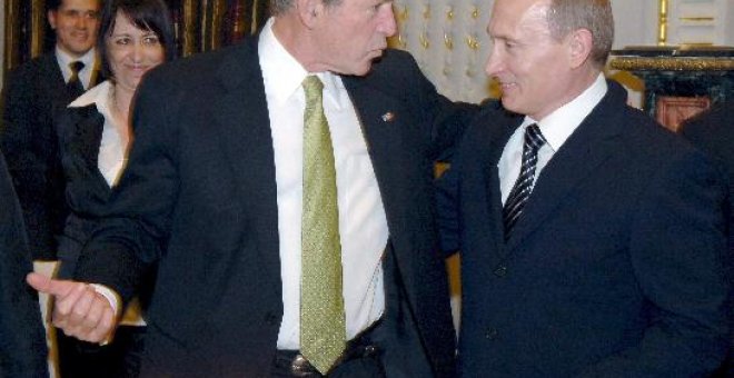 Bush se va de la Cumbre de la OTAN con los objetivos cumplidos y tras verse con Putin