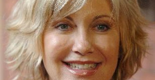 Olivia Newton-John recorre la Gran Muralla para recaudar fondos contra el cáncer