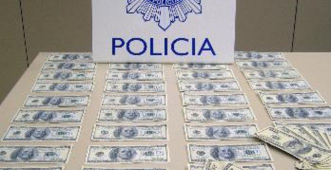 Cae una banda que colocaba billetes falsos de 100 dólares de alta calidad