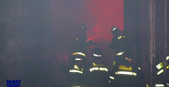 Un incendio en un octavo piso de Madrid obliga a rescatar a dos personas mayores