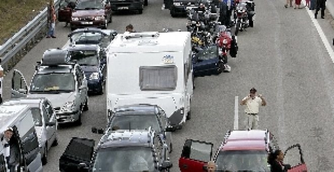 Cortes de carretera en Cataluña y Valencia en las primeras horas del paro del transporte