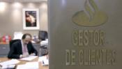 Siete de cada diez clientes pagan comisiones por error del banco, según Adicae