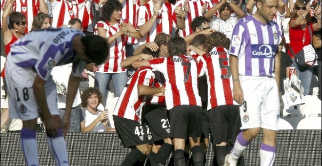 2-0. El Athletic mejora y logra su primera victoria