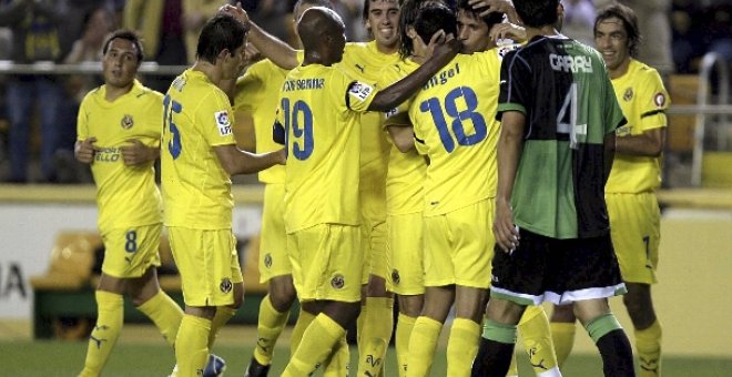 2-0. Dos goles de cabeza en cinco minutos mantienen al Villarreal arriba