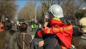 Miles de personas participan en una manifestación en defensa de la Sanidad y Educación públicas