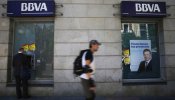 El BBVA defiende cobrar en los cajeros para que estén "más disponibles" a sus clientes