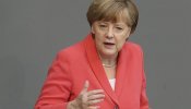 Merkel abre la puerta a nuevas revisiones de la deuda griega, pero sigue rechazando cualquier quita