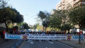 La "marea de tricornios" toma la calle para exigir más derechos laborales