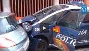 Atraca un banco, recibe un disparo, roba un coche patrulla y embiste a varios policías antes de ser detenido