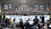 Miles de personas se manifiestan en contra de los despidos en TRW y en defensa del empleo en Navarra