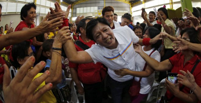 Los Marcos reescriben la historia de Filipinas para volver al poder