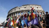 Miles de personas protestan en Roma por la ley de uniones gays sin adopción