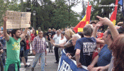 Un inmigrante plantó cara a los neonazis durante la marcha de este sábado: "Sois una vergüenza, racistas"