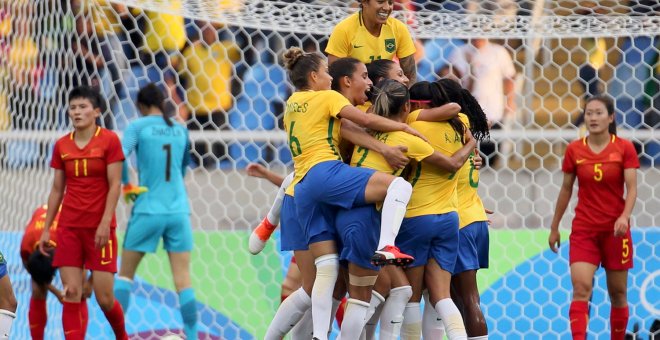 Una veintena jugadoras de fútbol abandonan su equipo tras denunciar desigualdades por motivos de género