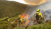 Una decena de medios aéreos y dos brigadas del MAGRAMA luchan contra el fuego en Orense y Lugo