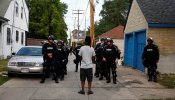 Establecen el toque de queda en Milwaukee y disminuye la tensión en la tercera noche de protestas