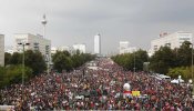 El líder de los socialdemócratas se acerca a Merkel tras aceptar el CETA y abre brecha en su partido