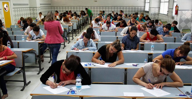 Un grupo de docentes acusa a las CCAA de sabotear las recientes oposiciones a profesor