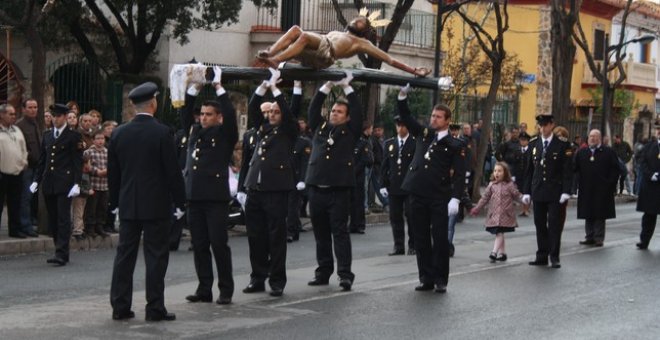 Un sindicato de policías avisa de que serán "blanco fácil" si procesionan de uniforme