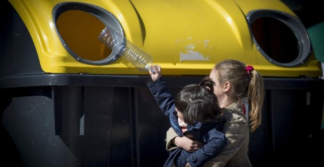 Cada español recicló 13,2 kilos de envases de plástico y papel el año pasado