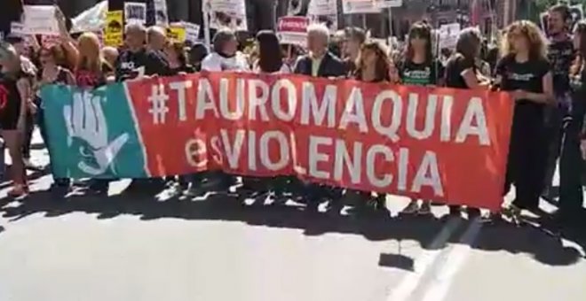 La multitudinaria protesta contra la tauromaquía y otras cuatro noticias que no debes perderte este domingo 14 de mayo