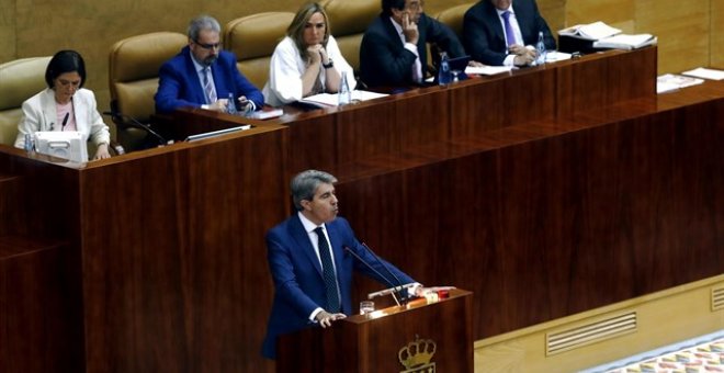 Las perlas de la 'imparcial' presidenta de la Asamblea, del PP, durante la moción a Cifuentes