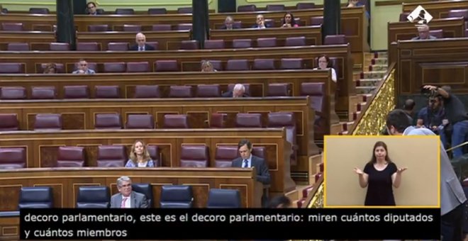 PP y Ciudadanos dejan casi vacías sus bancadas en el turno de IU y las confluencias