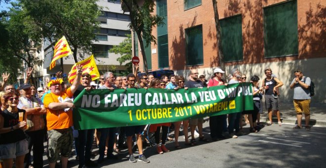 Protesta contra la Guàrdia Civil per la seva interferència en el referèndum