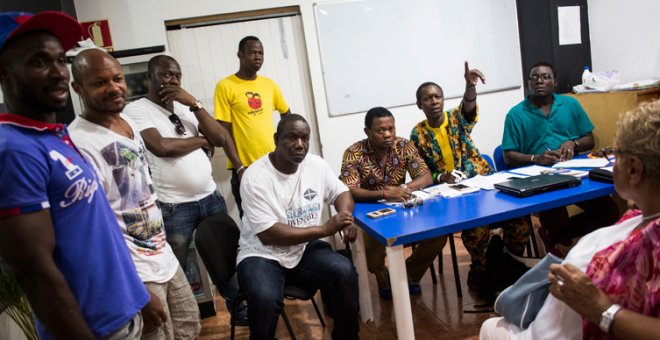 Las asociaciones de migrantes de València se organizan para investigar el racismo policial