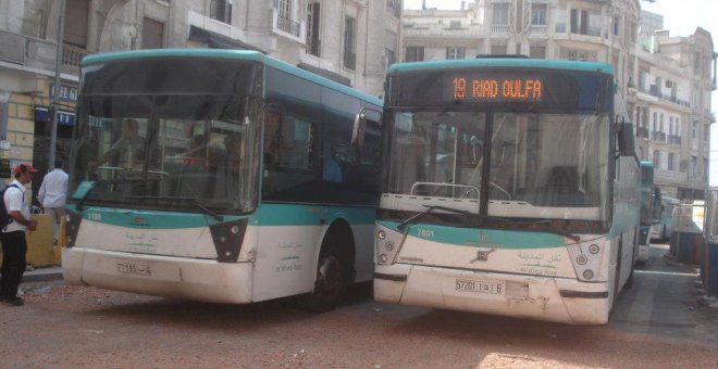 Una joven en Casablanca sufre un intento de violación en un autobús ante la pasividad general