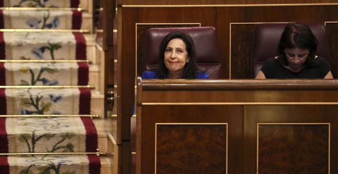 La derecha cierra filas con Margarita Robles por los casos de espionaje mientras carga contra el resto del Gobierno