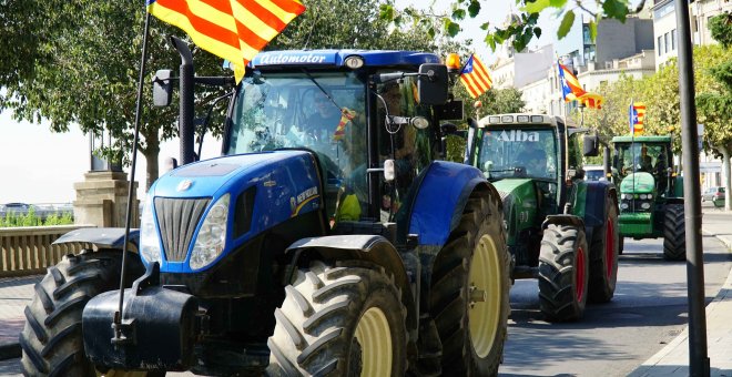 Les organitzacions de la pagesia marxen amb els tractors en defensa del referèndum