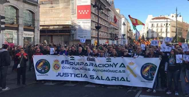 Miles de policías y guardias civiles piden "equiparación salarial" entre los Mossos d'Esquadra y el resto de cuerpos