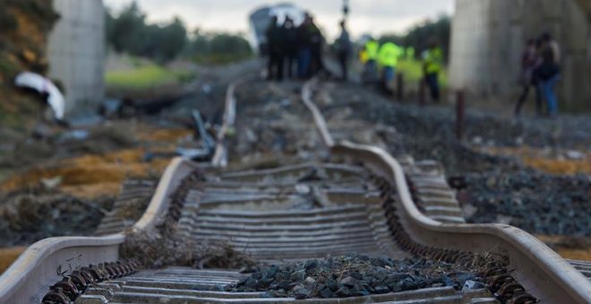 Adif inicia el arreglo de la vía afectada por el accidente de tren cerca de Sevilla