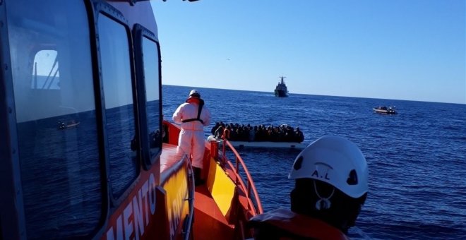 Al menos cuatro fallecidos en el naufragio de una patera en el Estrecho