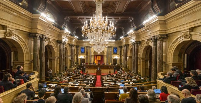 El Parlament ratifica Puigdemont sense reivindicar la declaració d'independència