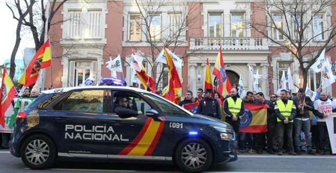 Policías y guardias civiles aceptan la propuesta de Interior sobre equiparación salarial